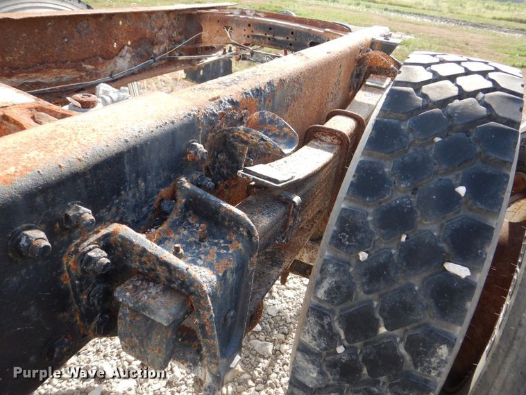 image for item DS8129 1999 Freightliner FL70  truck cab and chassis