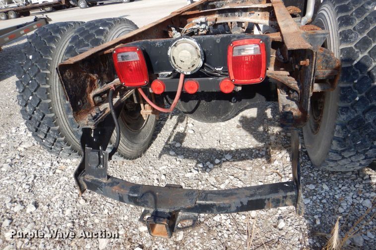 image for item DS8129 1999 Freightliner FL70  truck cab and chassis