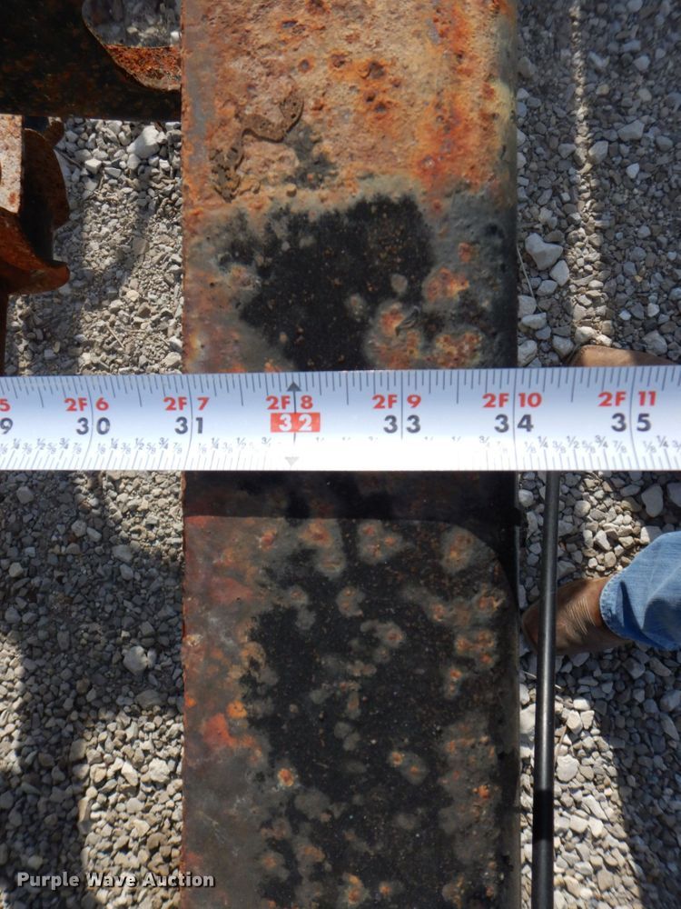 image for item DS8129 1999 Freightliner FL70  truck cab and chassis