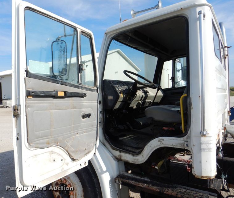 image for item DS8129 1999 Freightliner FL70  truck cab and chassis