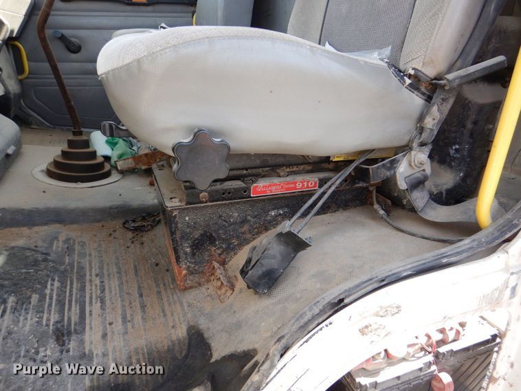 image for item DS8129 1999 Freightliner FL70  truck cab and chassis