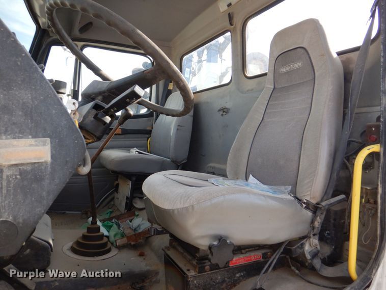 image for item DS8129 1999 Freightliner FL70  truck cab and chassis