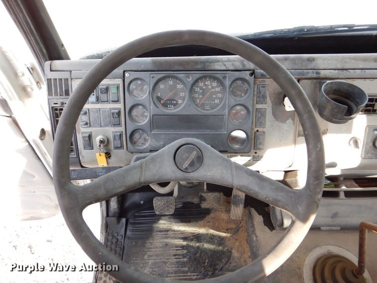 image for item DS8129 1999 Freightliner FL70  truck cab and chassis