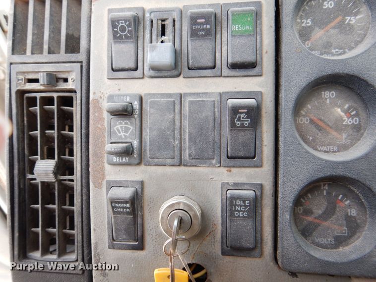 image for item DS8129 1999 Freightliner FL70  truck cab and chassis