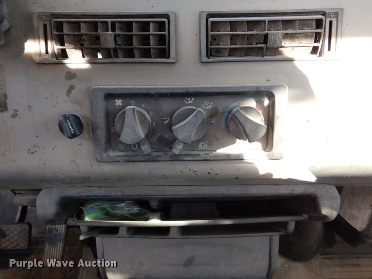 image for item DS8129 1999 Freightliner FL70  truck cab and chassis