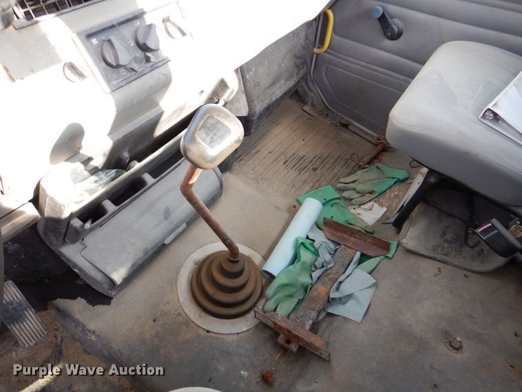 image for item DS8129 1999 Freightliner FL70  truck cab and chassis