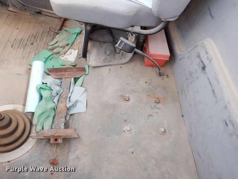 image for item DS8129 1999 Freightliner FL70  truck cab and chassis