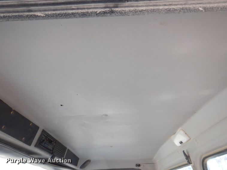 image for item DS8129 1999 Freightliner FL70  truck cab and chassis