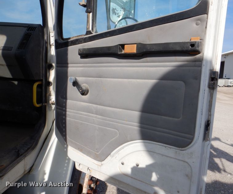 image for item DS8129 1999 Freightliner FL70  truck cab and chassis