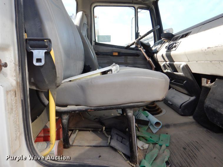 image for item DS8129 1999 Freightliner FL70  truck cab and chassis