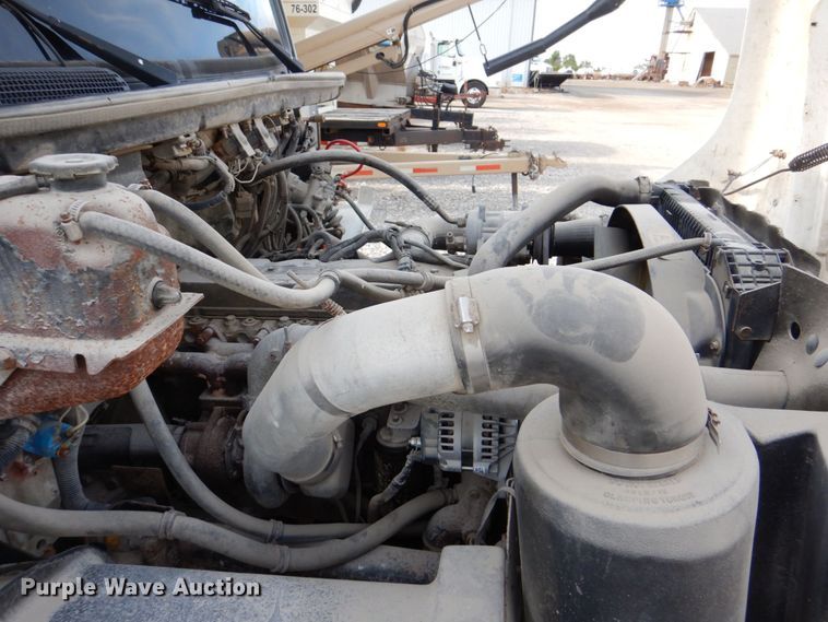 image for item DS8129 1999 Freightliner FL70  truck cab and chassis