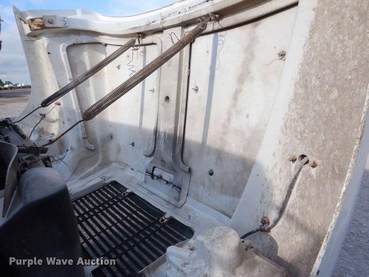 image for item DS8129 1999 Freightliner FL70  truck cab and chassis