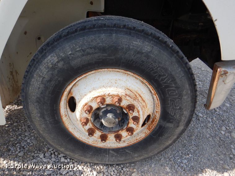 image for item DS8129 1999 Freightliner FL70  truck cab and chassis