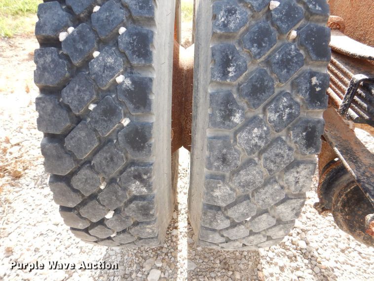 image for item DS8129 1999 Freightliner FL70  truck cab and chassis