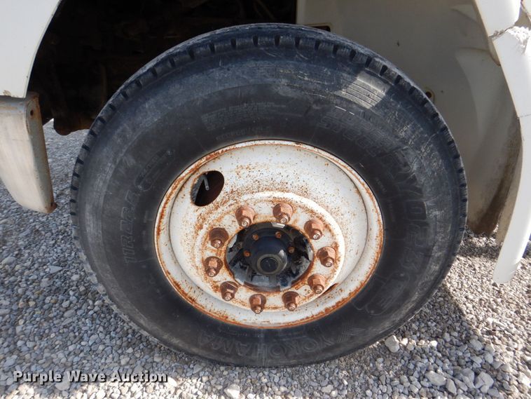 image for item DS8129 1999 Freightliner FL70  truck cab and chassis