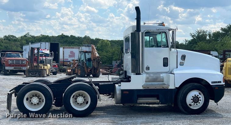 image for item IA9008 1987 Kenworth T600  semi truck