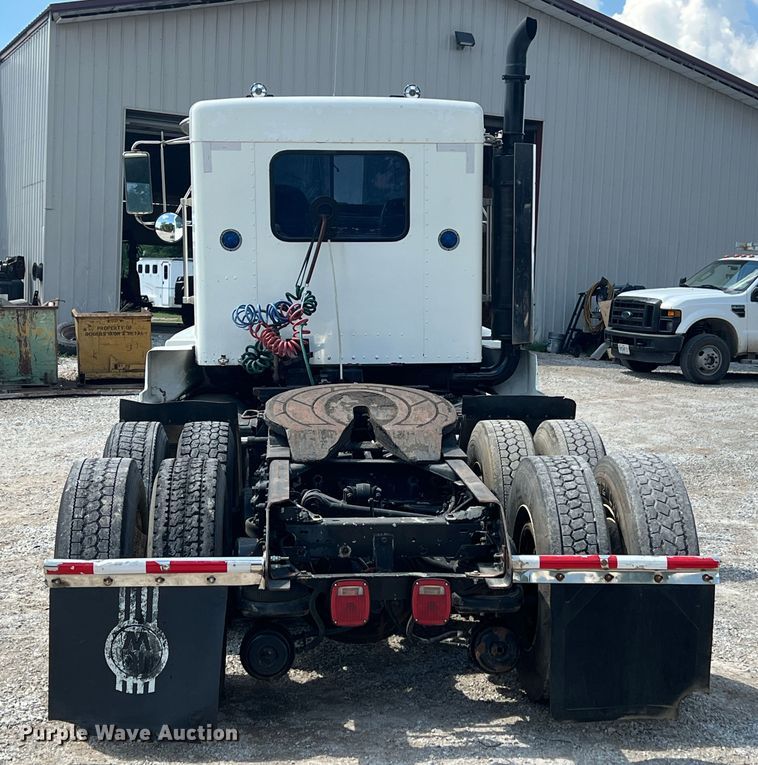 image for item IA9008 1987 Kenworth T600  semi truck