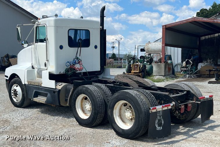 image for item IA9008 1987 Kenworth T600  semi truck