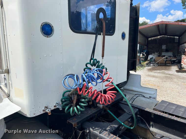 image for item IA9008 1987 Kenworth T600  semi truck