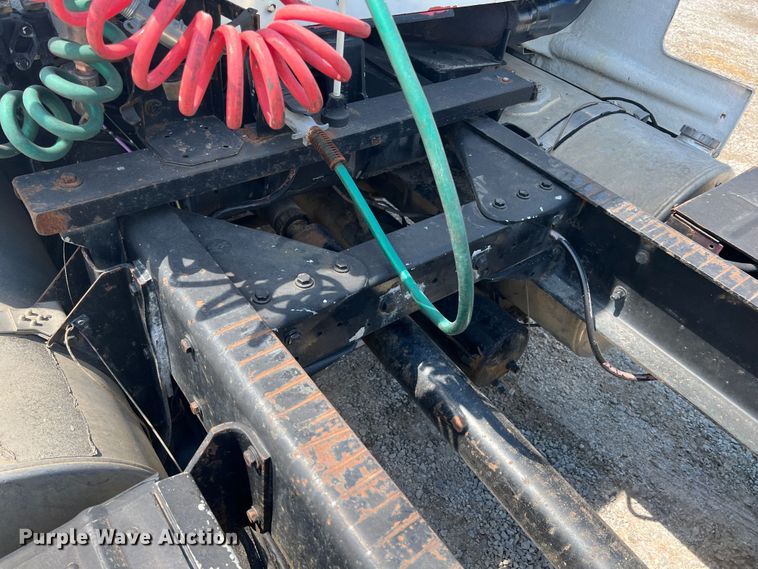 image for item IA9008 1987 Kenworth T600  semi truck