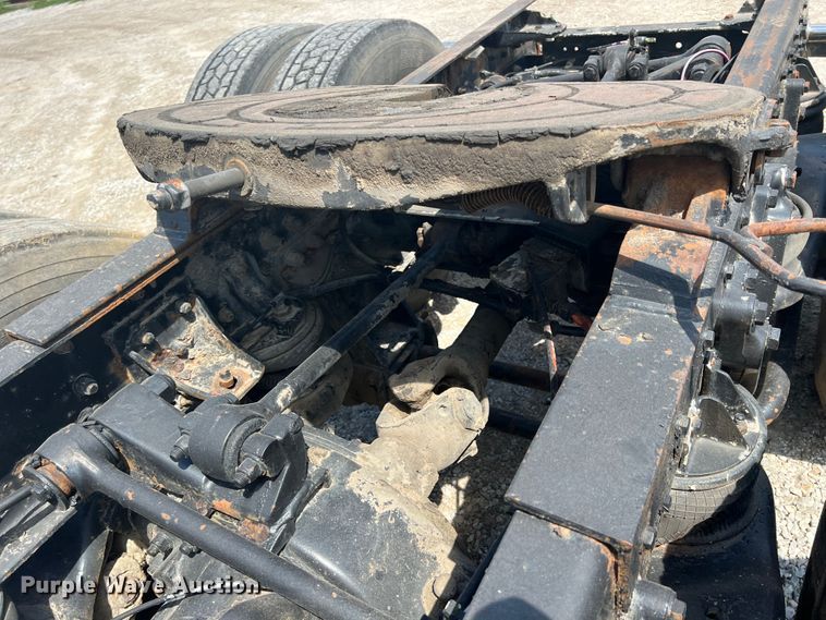 image for item IA9008 1987 Kenworth T600  semi truck