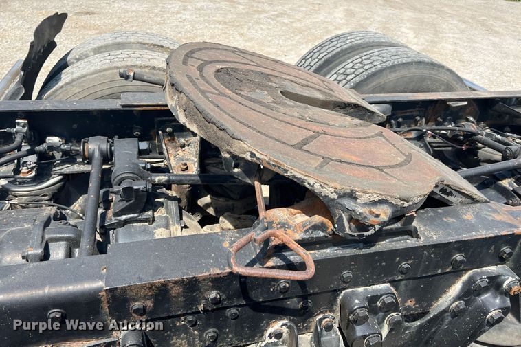 image for item IA9008 1987 Kenworth T600  semi truck