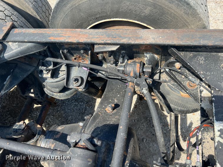 image for item IA9008 1987 Kenworth T600  semi truck