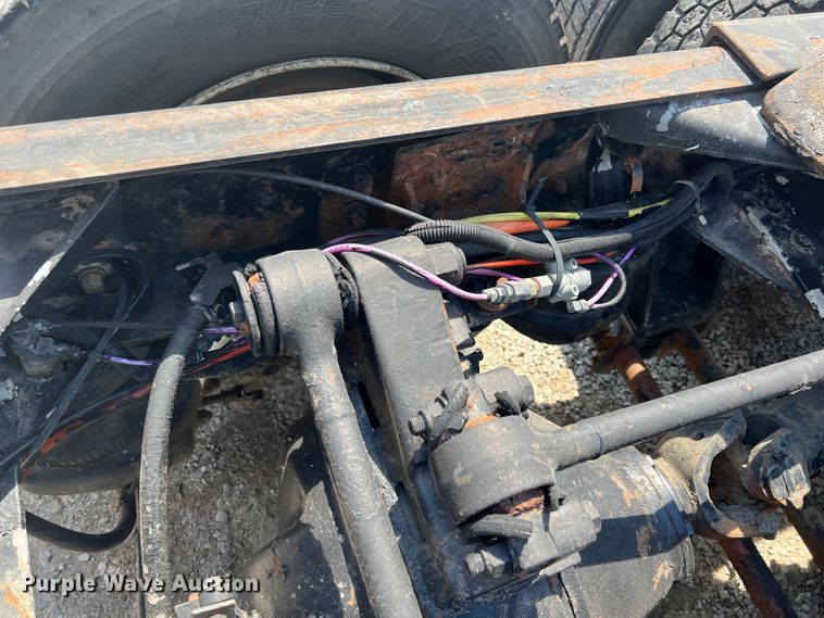 image for item IA9008 1987 Kenworth T600  semi truck