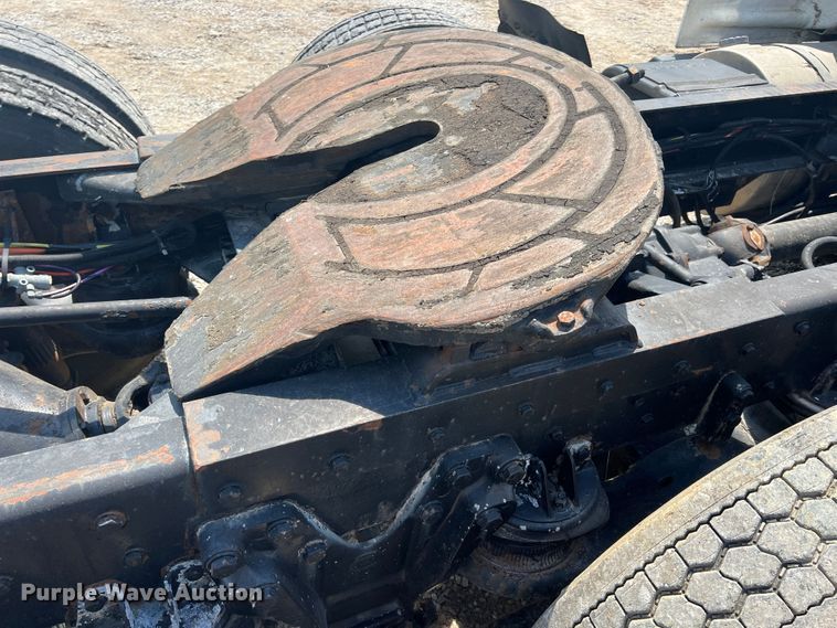 image for item IA9008 1987 Kenworth T600  semi truck