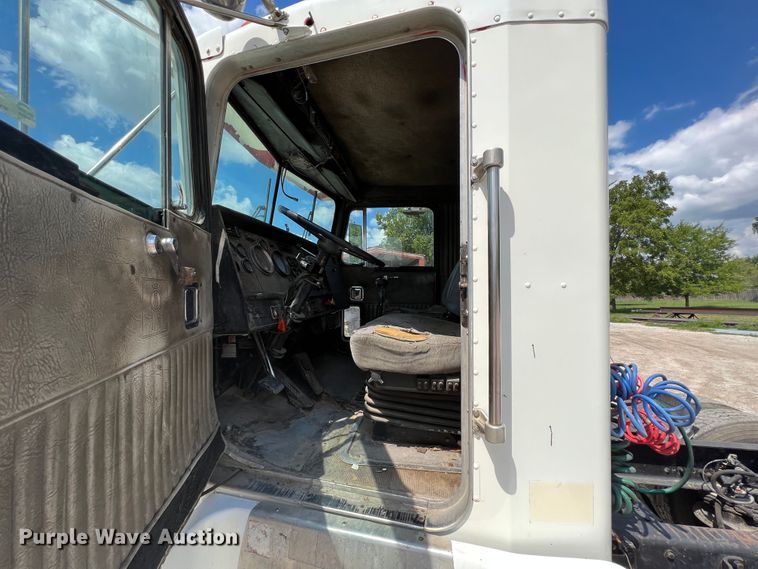 image for item IA9008 1987 Kenworth T600  semi truck