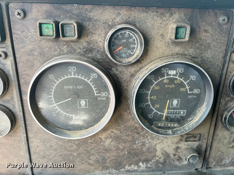 image for item IA9008 1987 Kenworth T600  semi truck