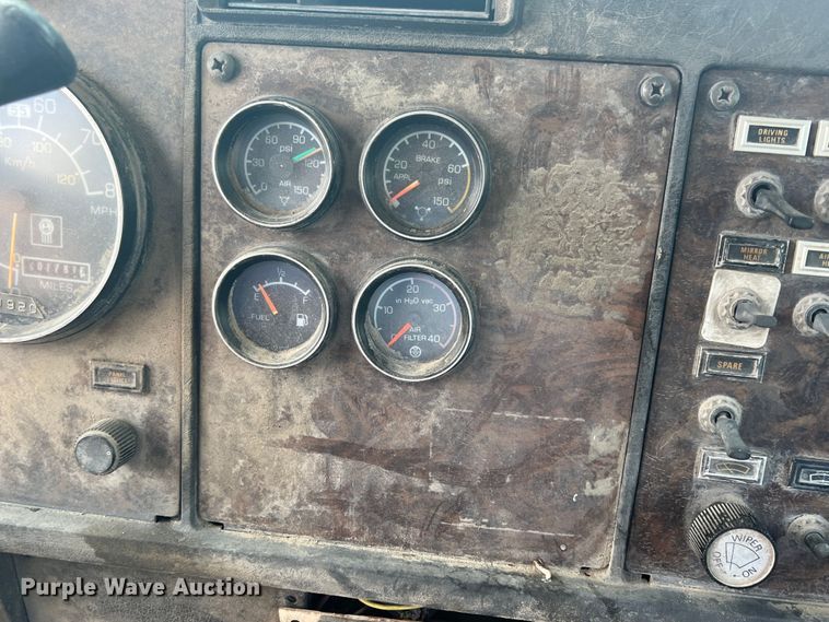 image for item IA9008 1987 Kenworth T600  semi truck