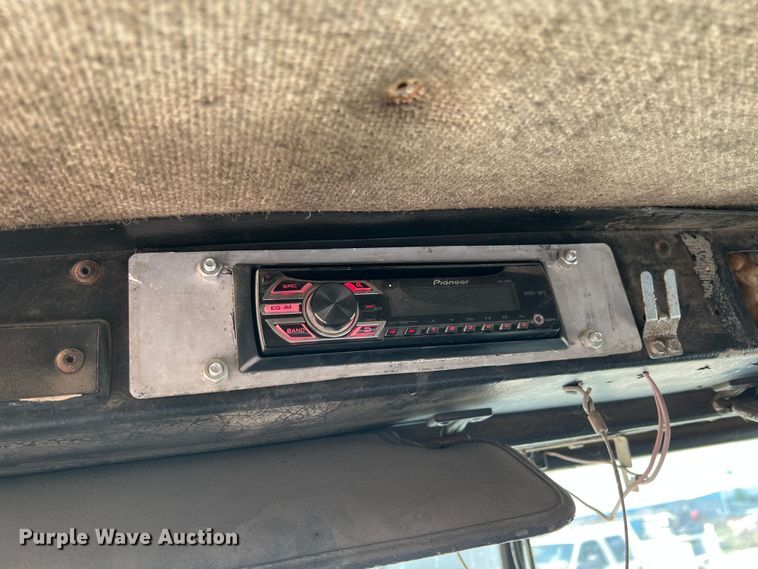 image for item IA9008 1987 Kenworth T600  semi truck