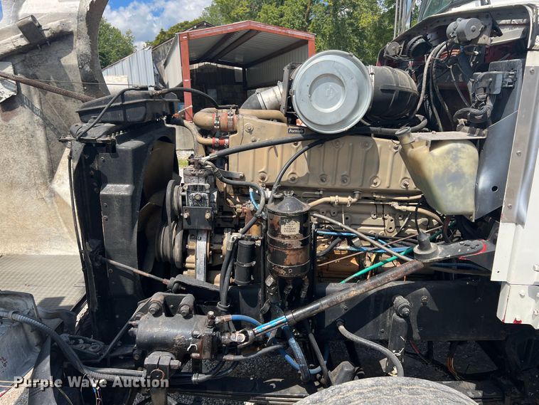 image for item IA9008 1987 Kenworth T600  semi truck