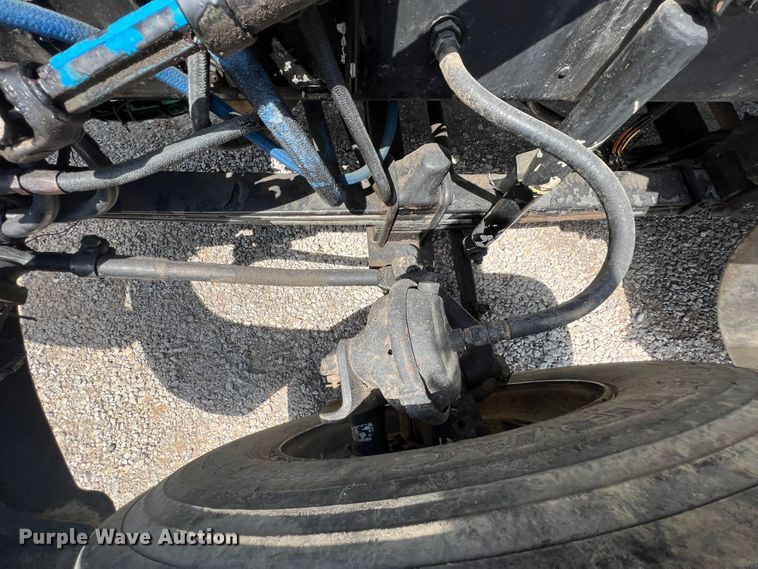 image for item IA9008 1987 Kenworth T600  semi truck