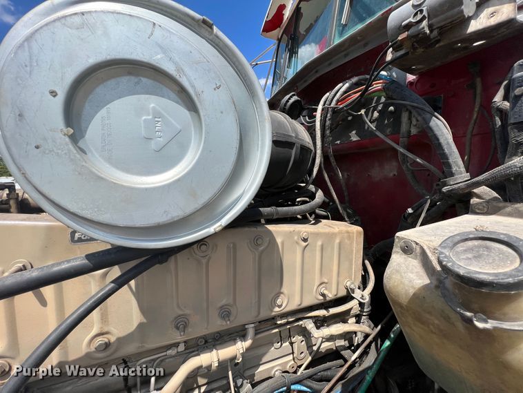 image for item IA9008 1987 Kenworth T600  semi truck