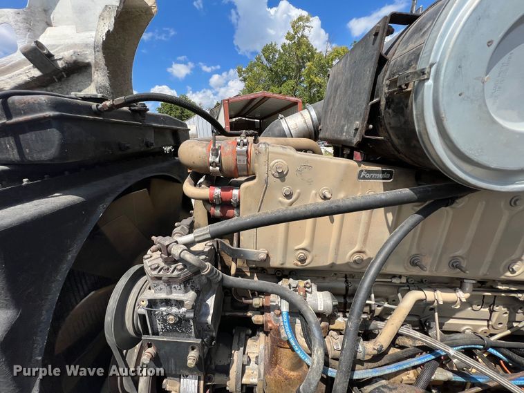 image for item IA9008 1987 Kenworth T600  semi truck