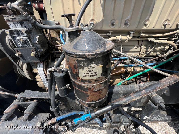 image for item IA9008 1987 Kenworth T600  semi truck