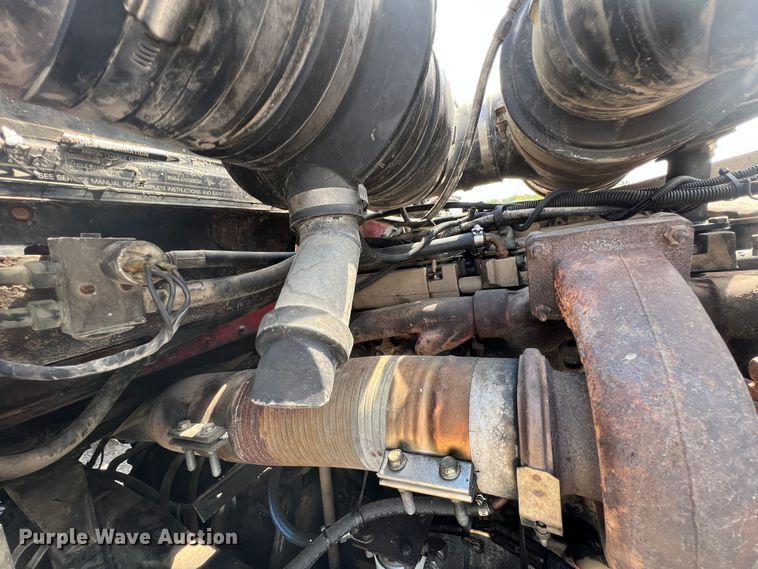 image for item IA9008 1987 Kenworth T600  semi truck