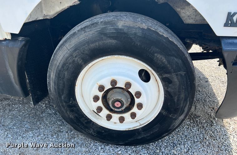 image for item IA9008 1987 Kenworth T600  semi truck