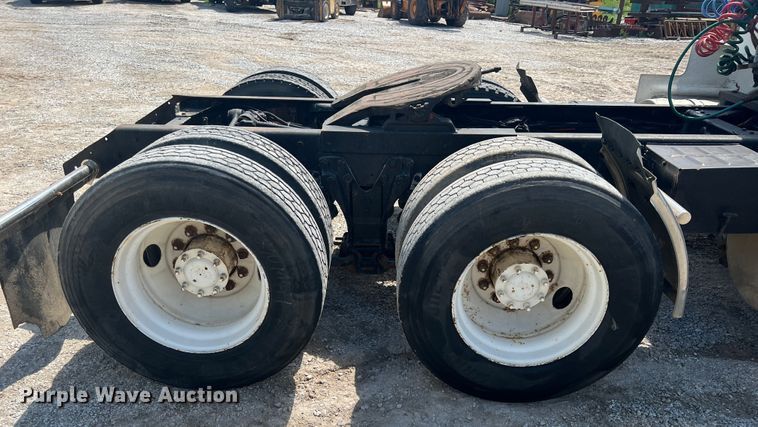 image for item IA9008 1987 Kenworth T600  semi truck