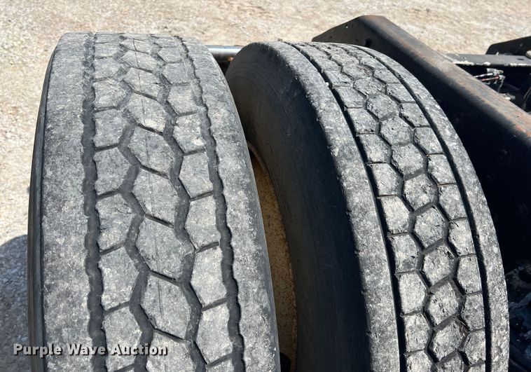 image for item IA9008 1987 Kenworth T600  semi truck