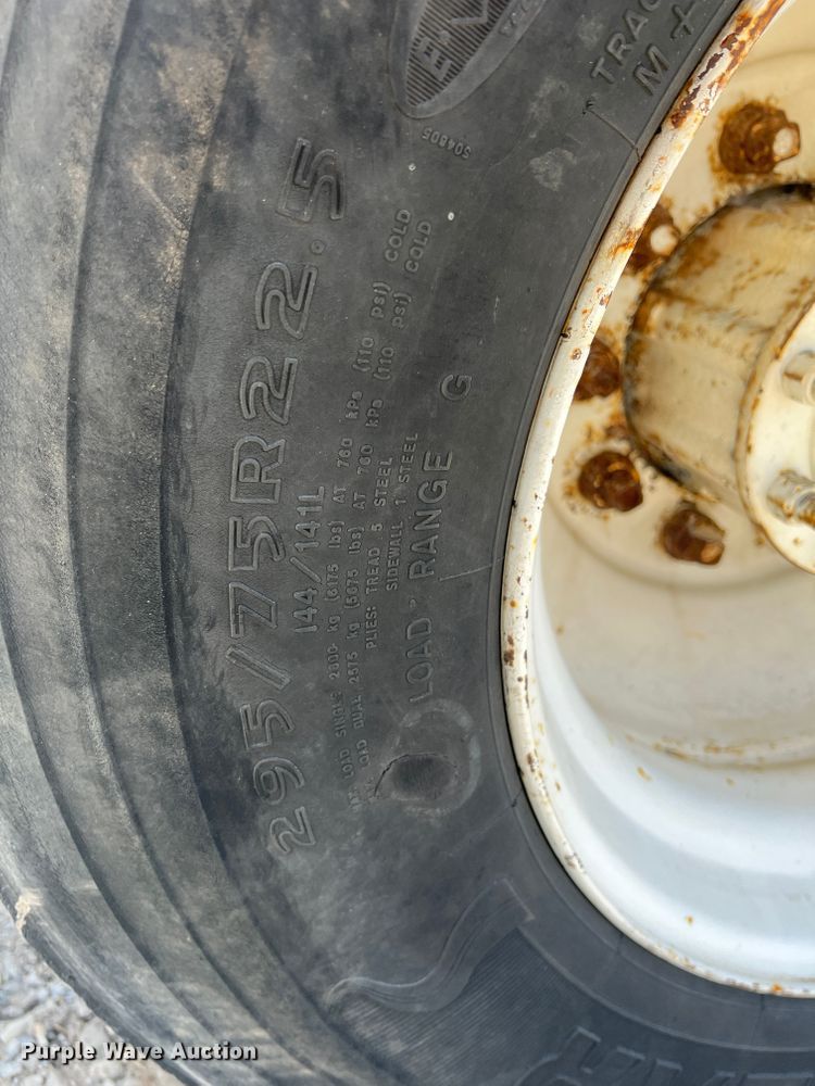 image for item IA9008 1987 Kenworth T600  semi truck