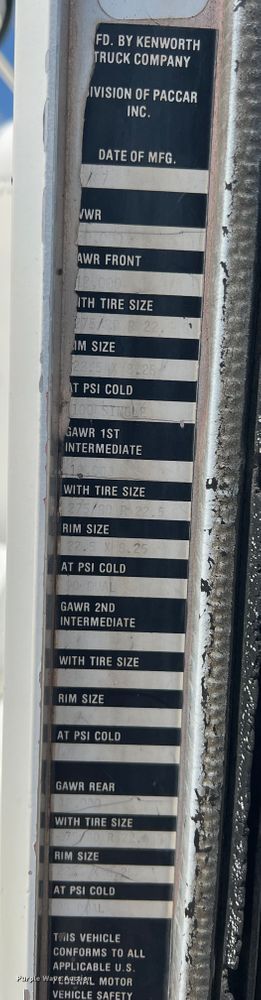 image for item IA9008 1987 Kenworth T600  semi truck