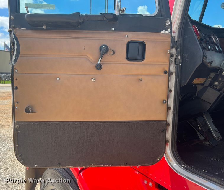 image for item IA9027 1995 Peterbilt 378  semi truck