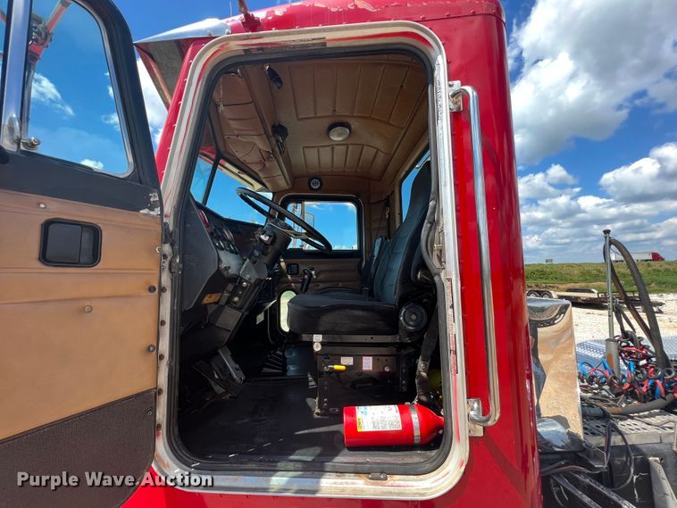 image for item IA9027 1995 Peterbilt 378  semi truck