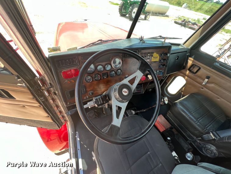 image for item IA9027 1995 Peterbilt 378  semi truck