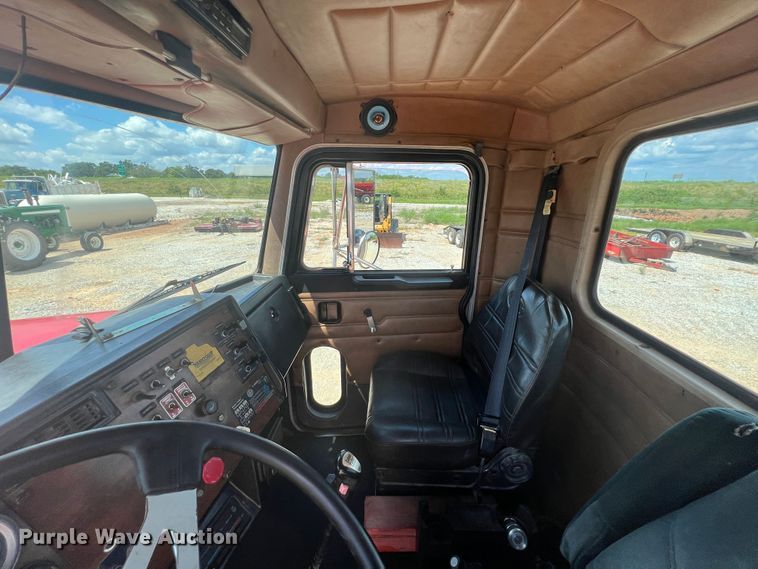 image for item IA9027 1995 Peterbilt 378  semi truck