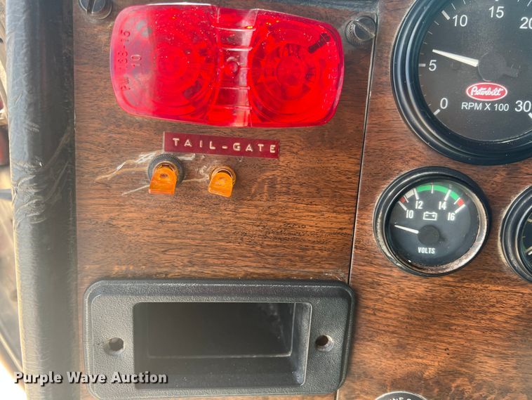 image for item IA9027 1995 Peterbilt 378  semi truck