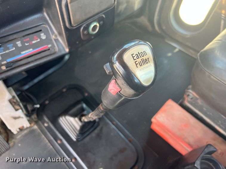 image for item IA9027 1995 Peterbilt 378  semi truck